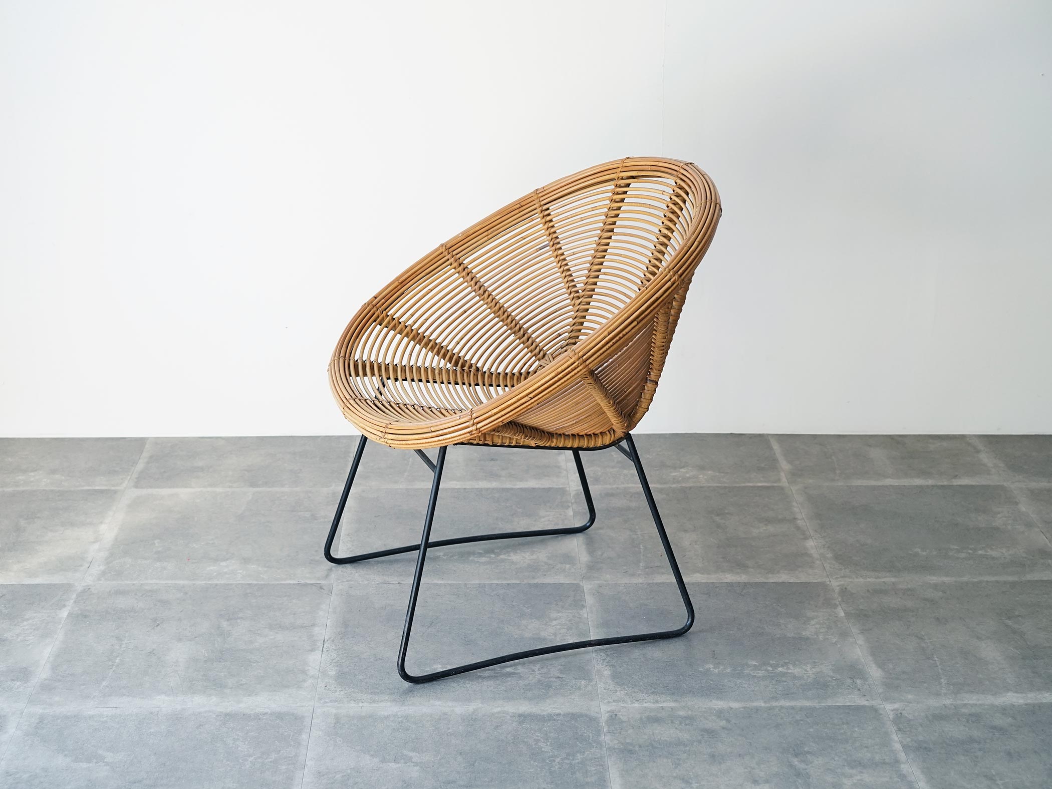 籐のチェア ラタンチェア ヴィンテージチェア 黒フレームの脚 | 北欧
