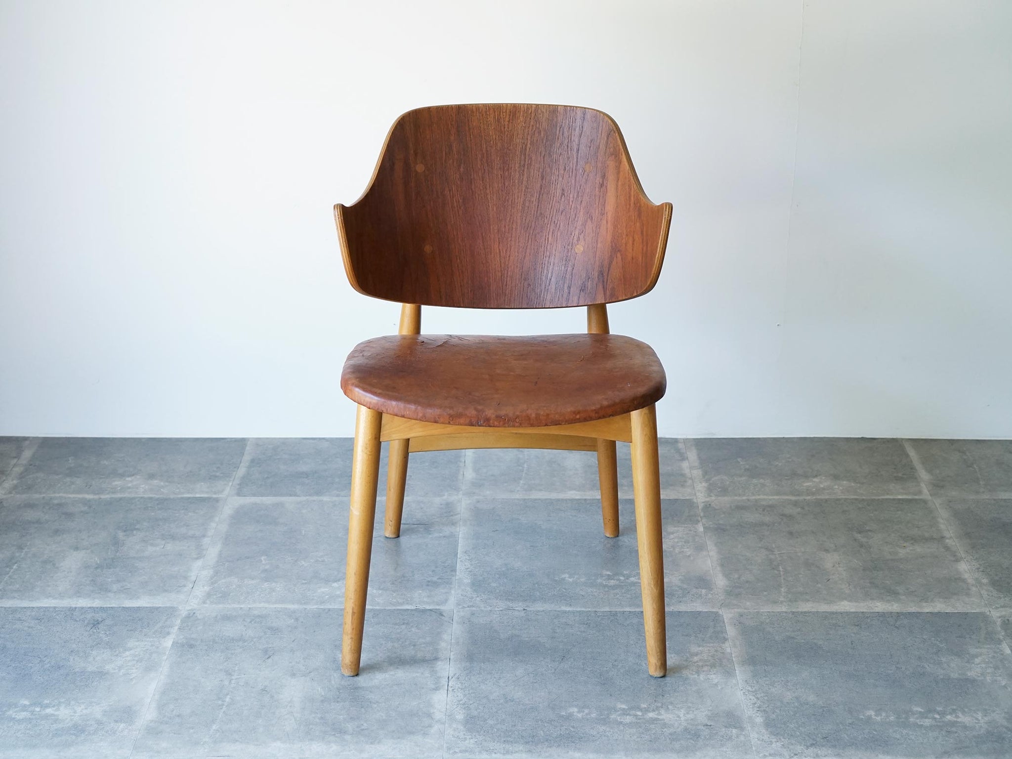 Jens Hjorth（イェンス・ヒョーロス）イージーチェア 座面がレザー張り