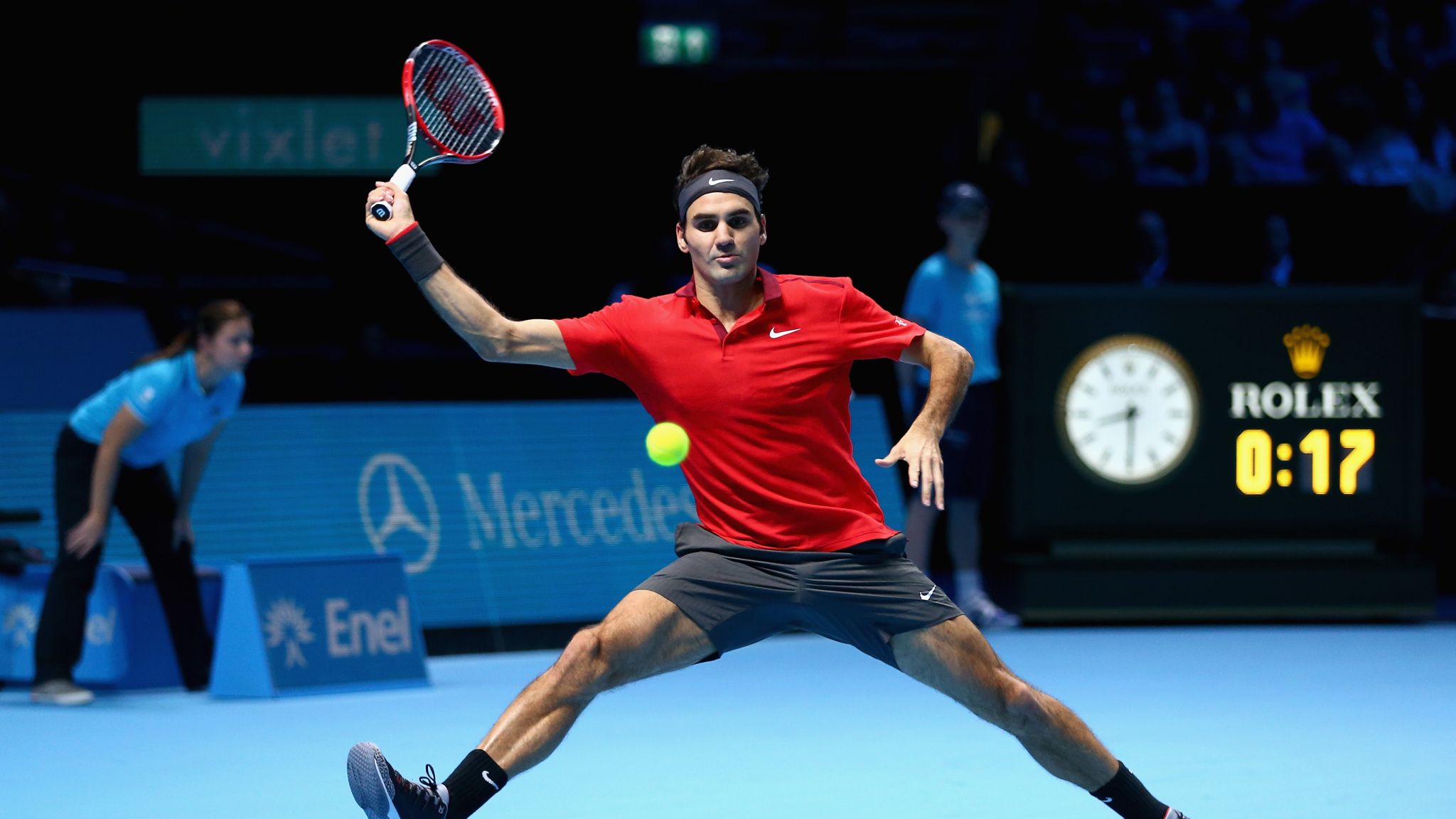 ATP World Tour Finals: Roger Federer beat Milos Raonic 6-1 7-6 (7