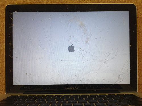 MacbookPro ガラス割れによる液晶交換 | 液晶修理センター