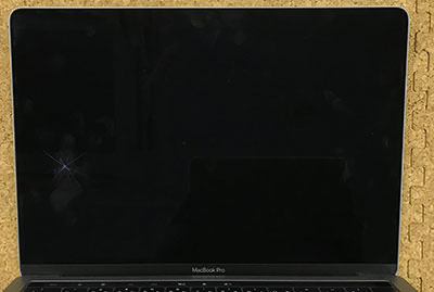 MacBook Proの画面が真っ暗で映らない原因・対処法と修理実績