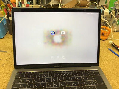MacBook Proの画面が真っ暗で映らない原因・対処法と修理実績