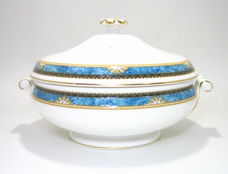 ブランド洋食器専門店のアイン / ウェッジウッド 英国製 カーゾン 25cm