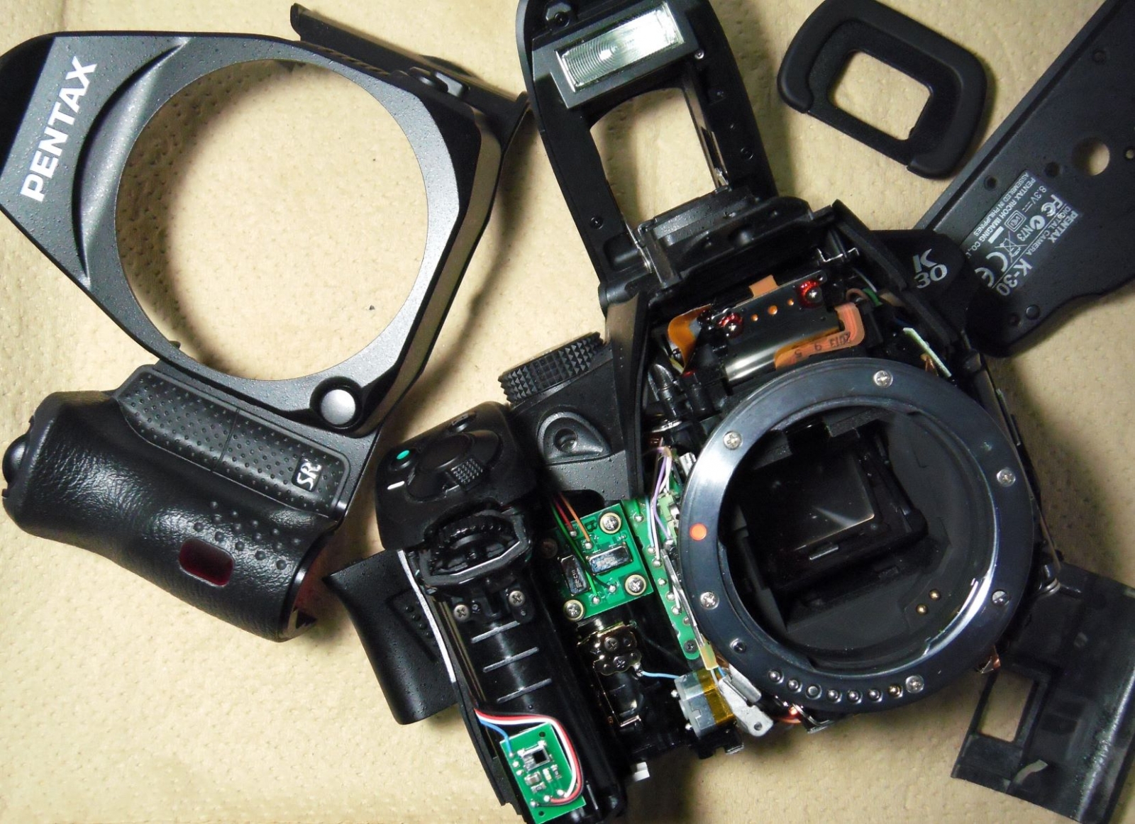 PENTAX K-30 ジャンクカメラ分解修理: ねこの空中散歩