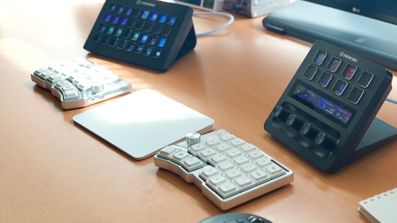 ついに届いた理想の形！薄型・無線・左右分割キーボード「Cornix LP