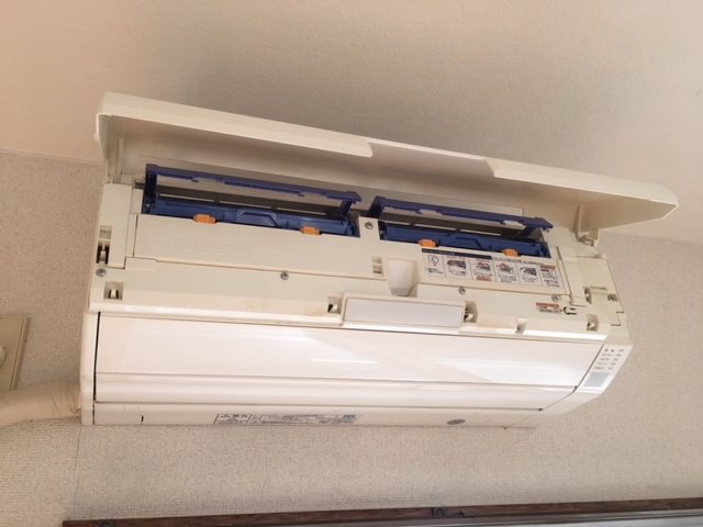 ハウスクリーニング【diyできる？】富士通お掃除ロボエアコンの分解