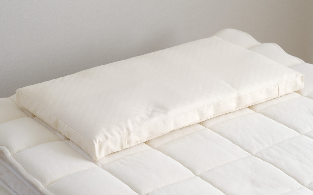 自然で育まれた羊毛の調湿力でさらっと快適。洗えるウールユニット