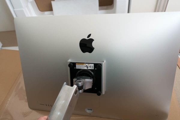 iMac Retina 5K VESAマウントアダプタ搭載モデル開封レポート