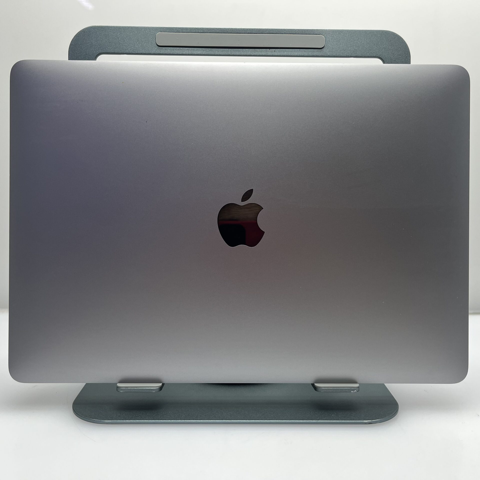 Buy Used Apple MacBook Pro “M1” 13-Inch 8 CPU/ 8 GPU (2020) 8GB