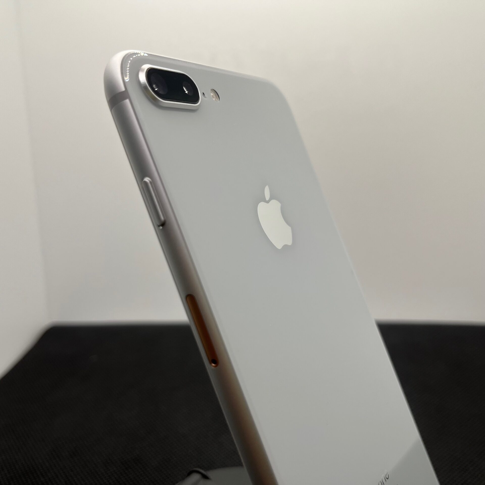 Buy Used Apple iPhone 8 Plus 64GB White - No Home Button | No