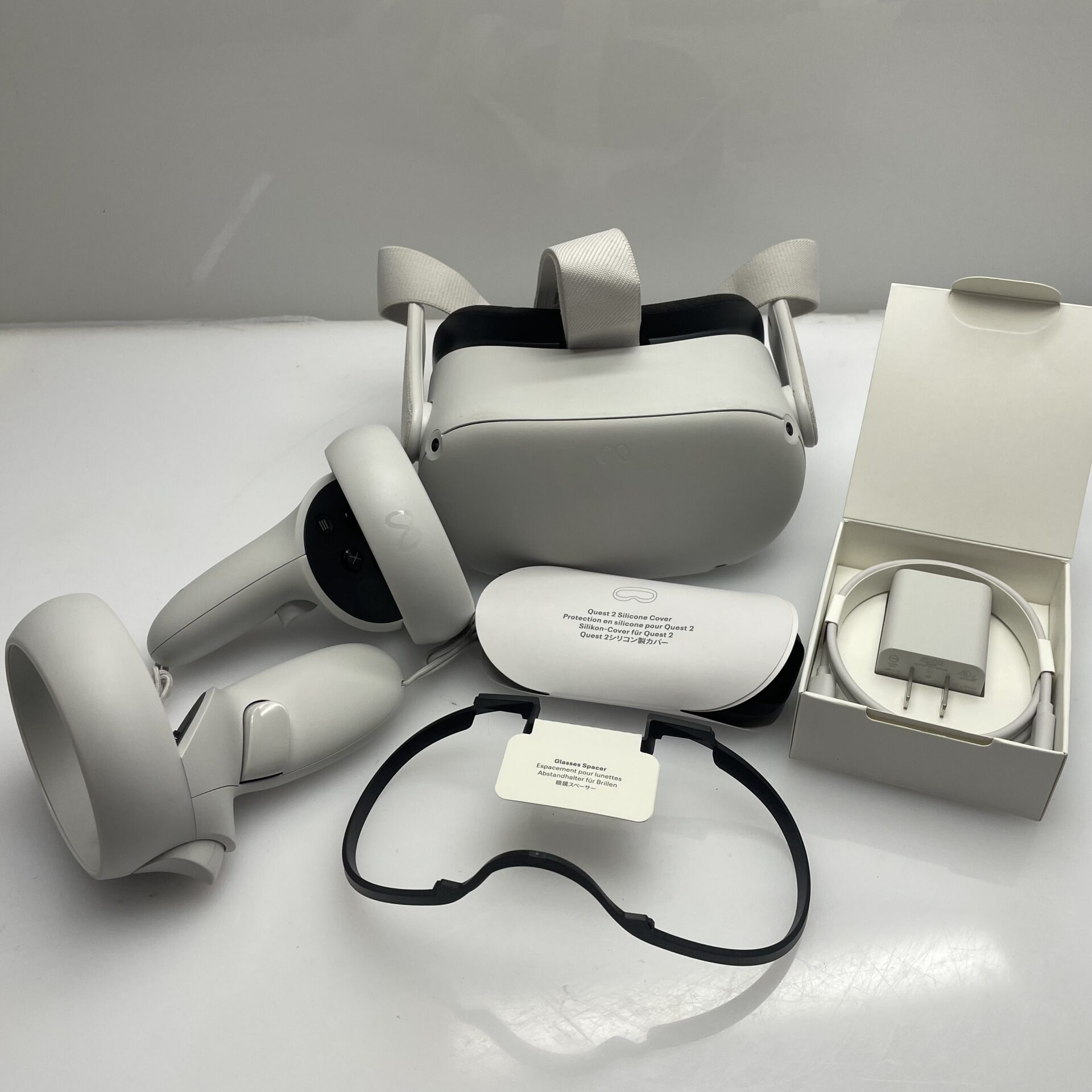 Buy Used Meta Oculus Quest 2 VR Headset 256GB White + 2 Touch