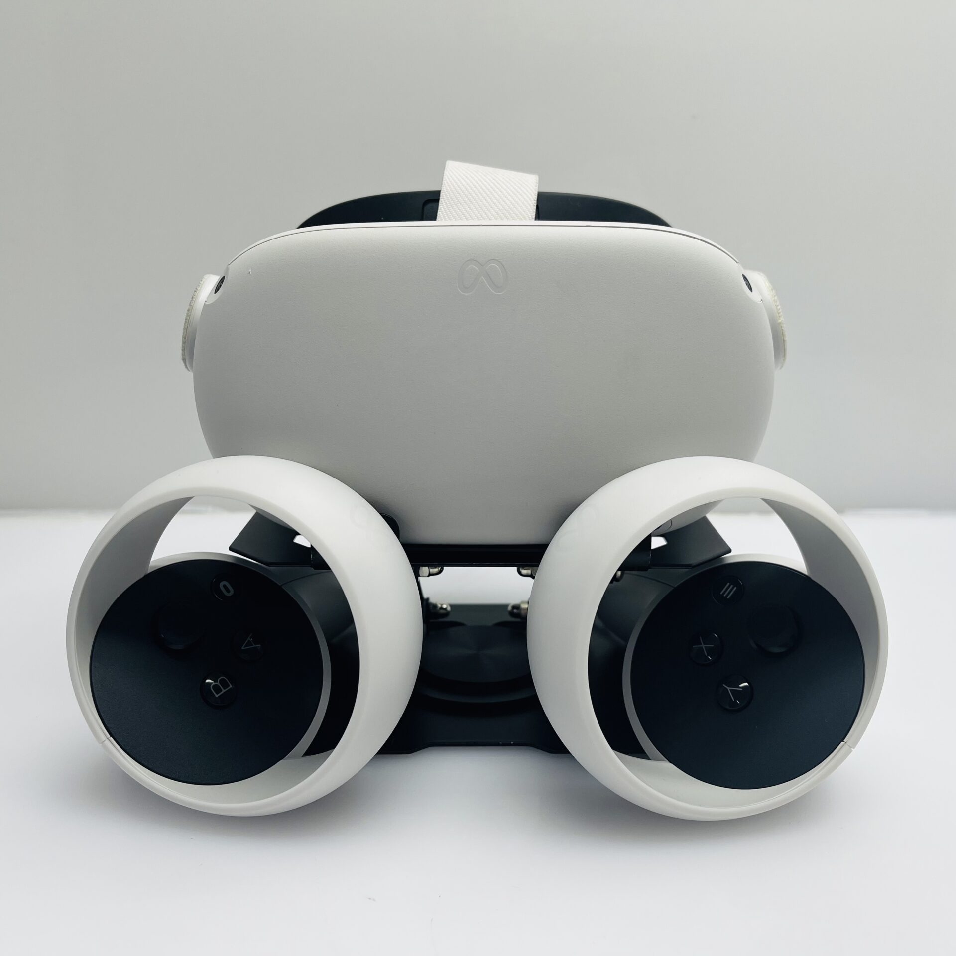 Buy Used Meta Oculus Quest 2 VR Headset 256GB White + 2 Touch