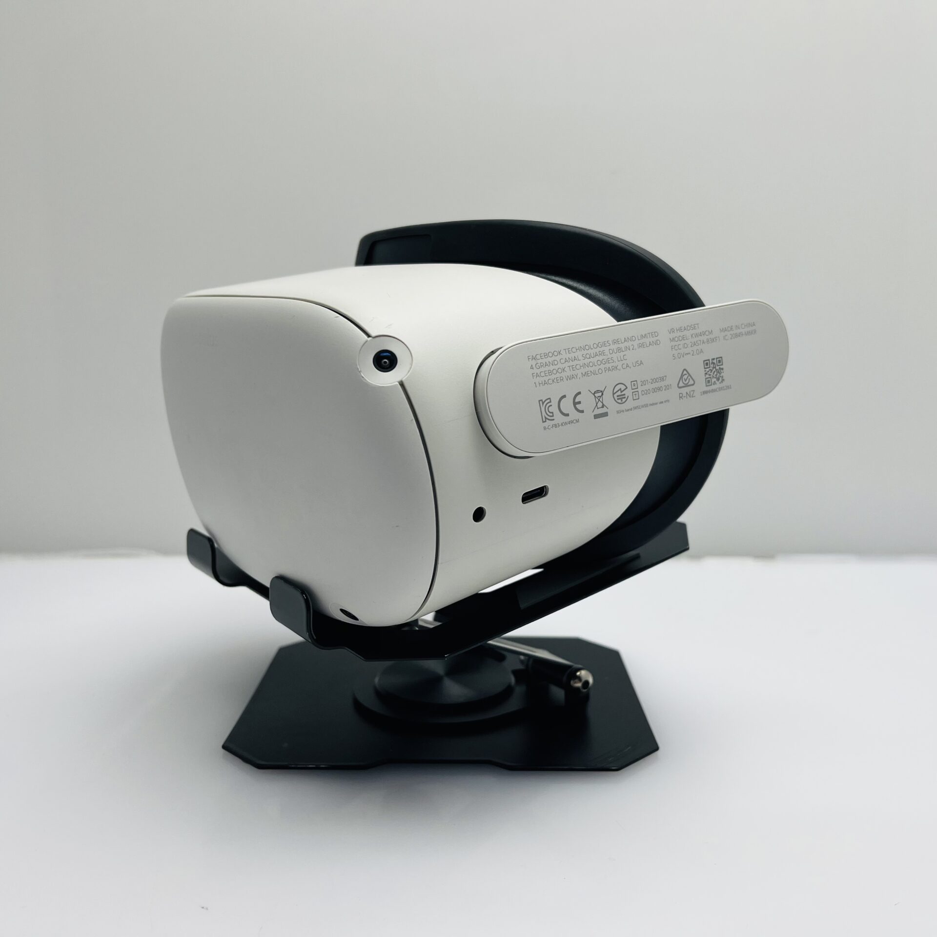 Buy Used Meta Oculus Quest 2 VR Headset 128GB White + Accessories