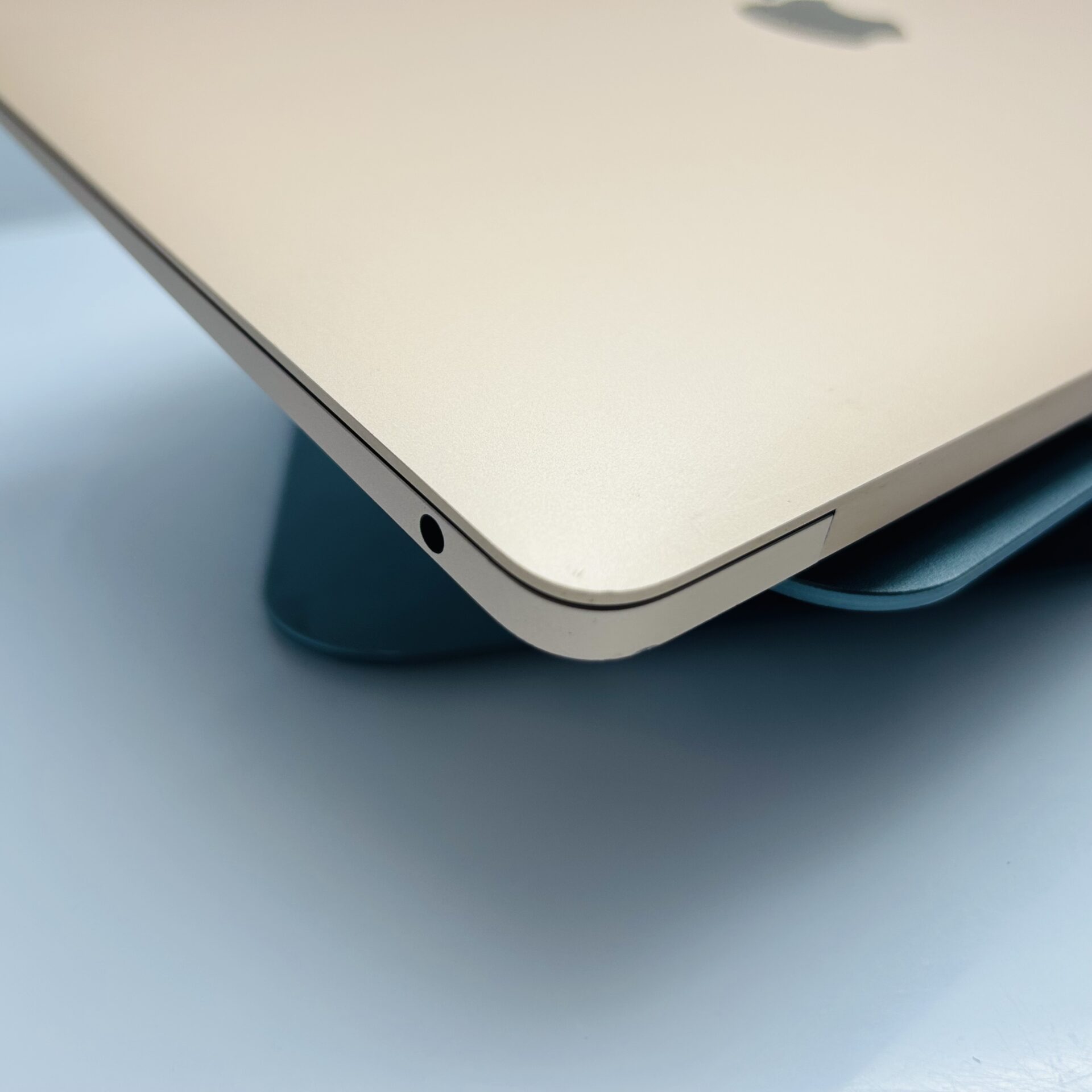 Buy Used Apple MacBook Air “M1” 13-Inch 8CPU/7 GPU (2020) 8GB RAM