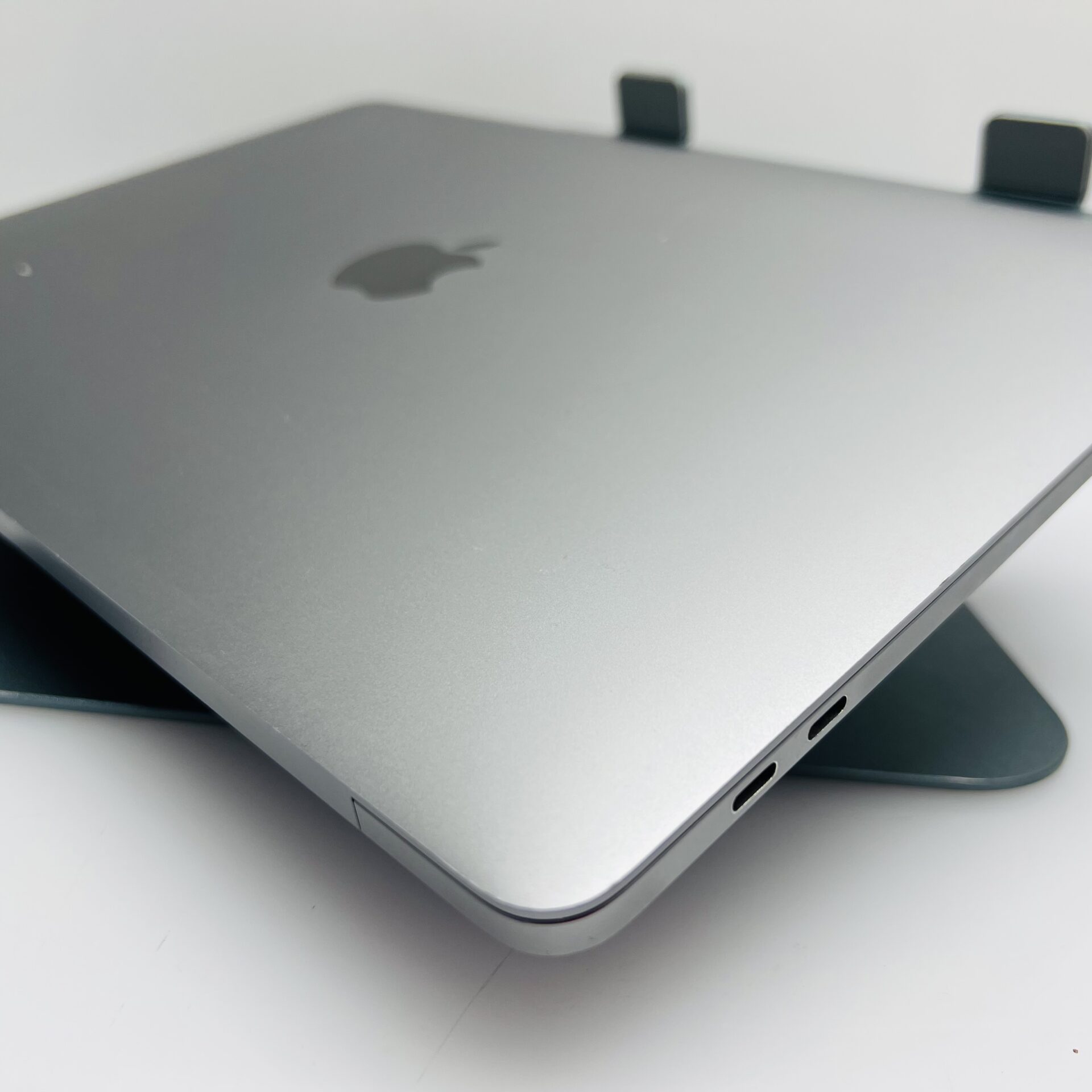 Buy Used Apple Macbook Pro 13-inch “Core i5” 1.40GHz (TouchBar