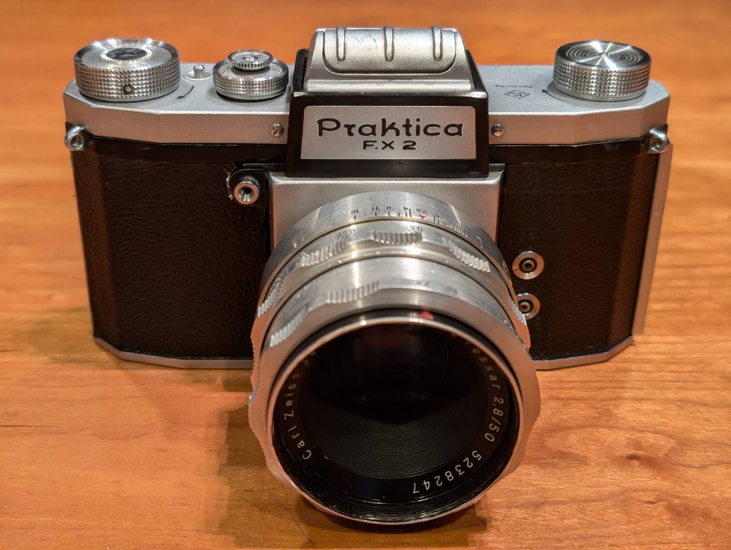 Praktica FX2レビュー：Tessarレンズ、M42マウントの特徴と東ドイツ製