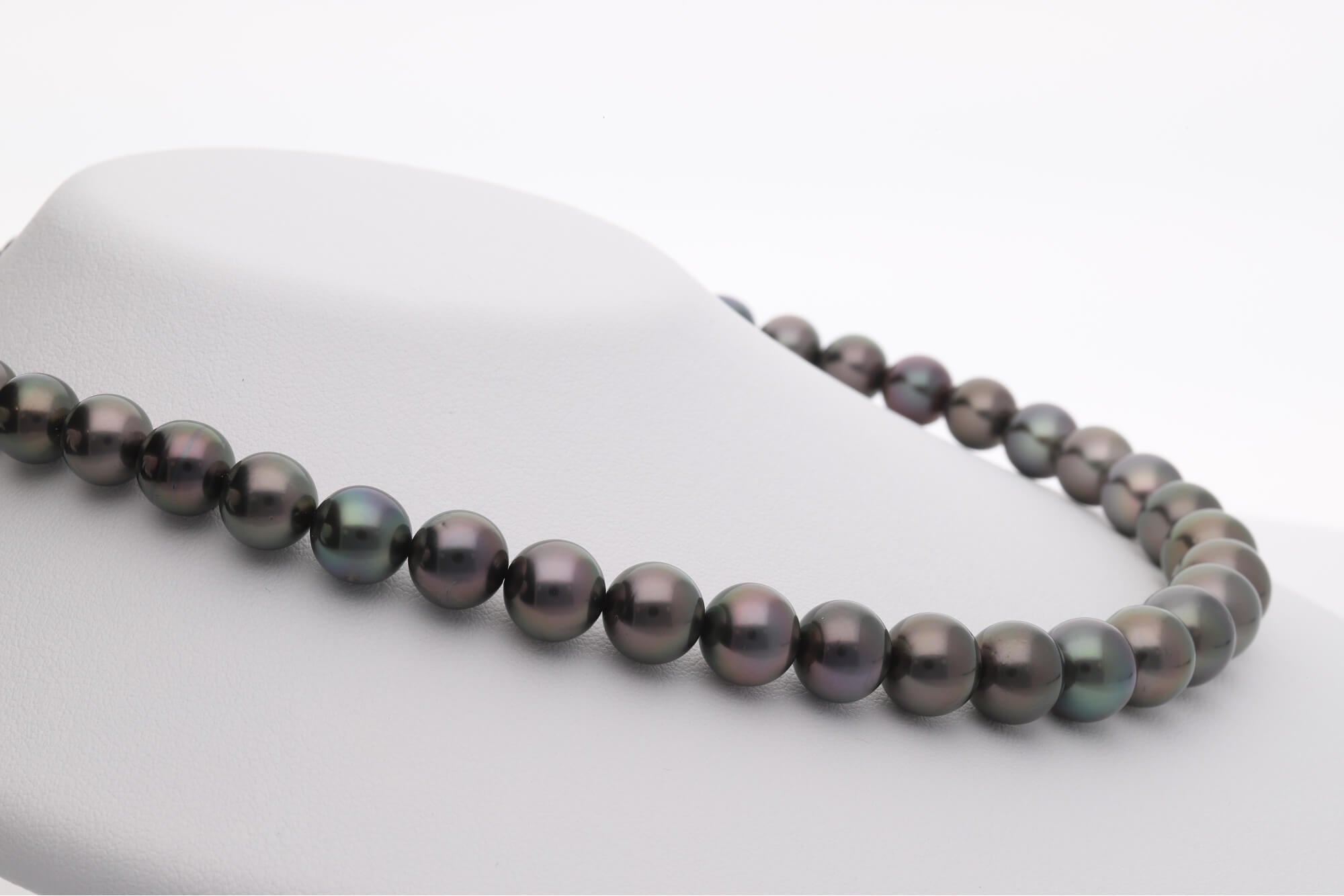 黒蝶真珠（タヒチ） ブラックパールネックレス 8.1-10.9mm ラウンド系