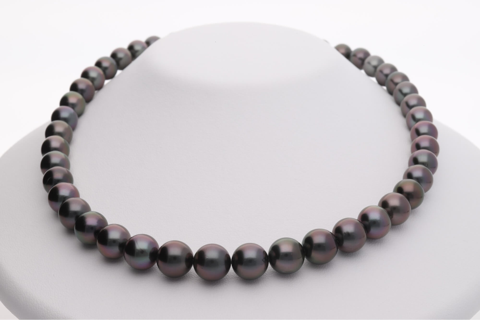 黒蝶真珠（タヒチ） ブラックパールネックレス 8.2-10.5mm ラウンド系