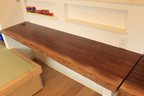 カウンターを倉庫で選ぶ｜一枚板・無垢テーブル専門店 Eury dike