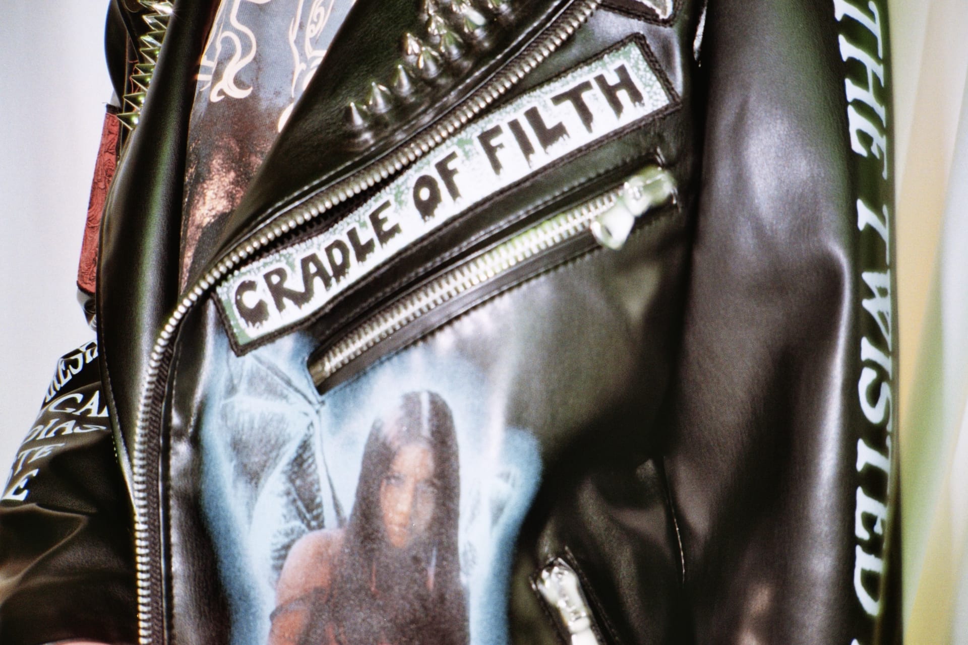 Bring Me The HorizonのVoが手掛けるブランドDROP DEADが初