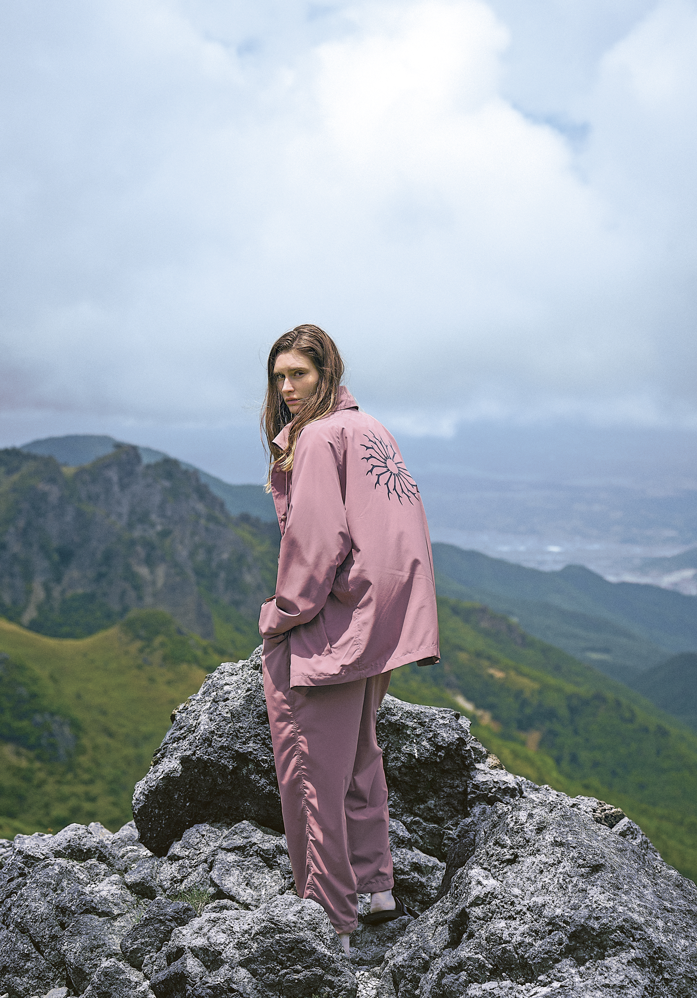 SOUTH2 WEST8の2025SSコレクションビジュアルに感じるブランドの普遍的