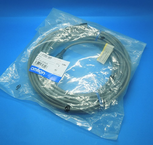 V700-A43 RFIDシステムV700用ケーブル オムロン ランクS中古品 / FA