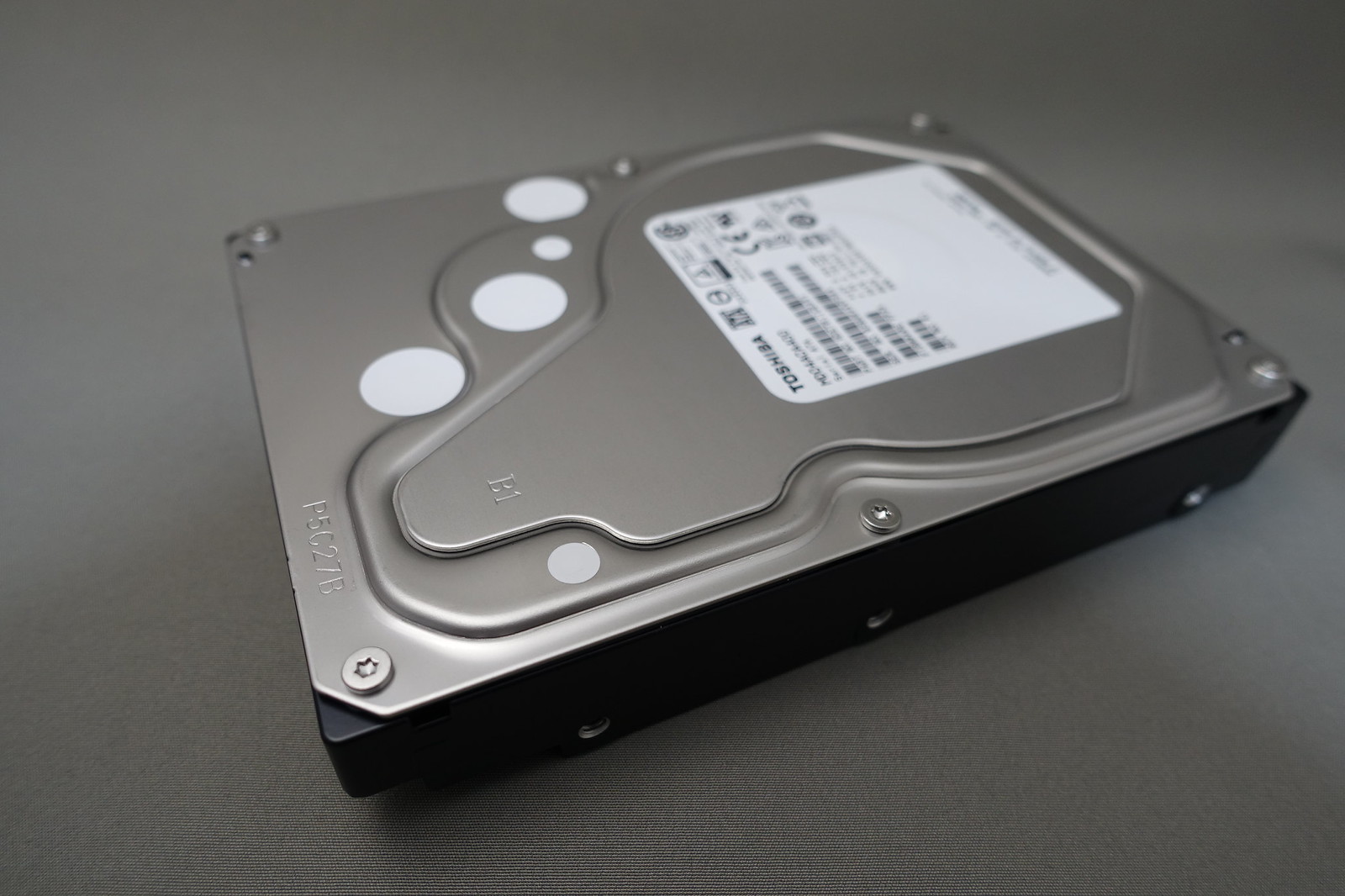 バックアップ用途にも最適、TOSHIBA 4TB 3.5インチ内蔵HDD (MD04ACA400