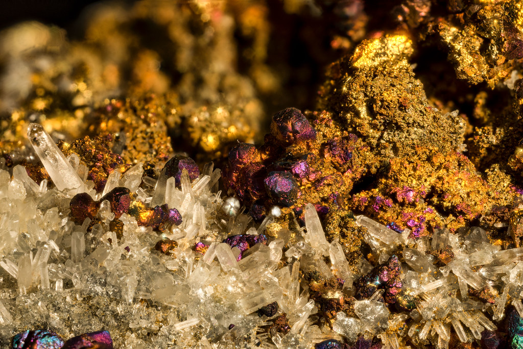 足尾銅山の黄銅鉱 - マクロ☆スタイル