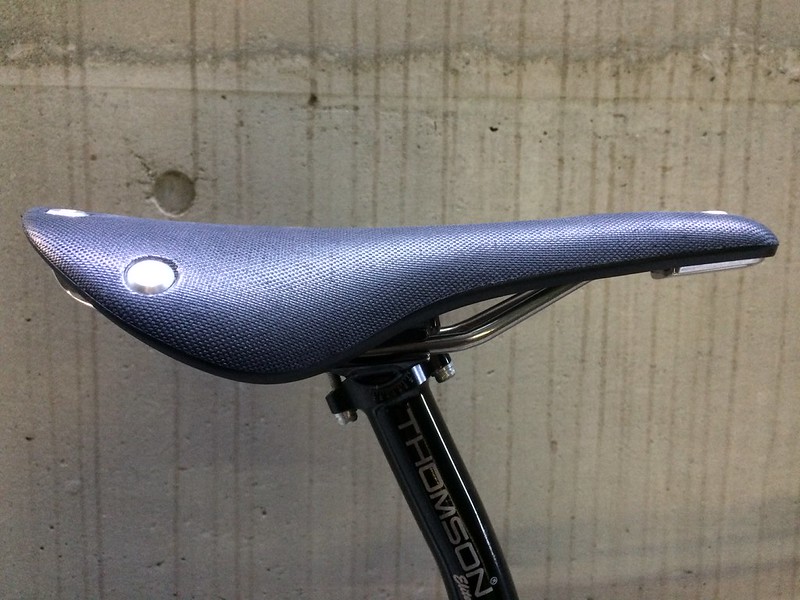 馴染むとジャストフィットするサドル BROOKS 