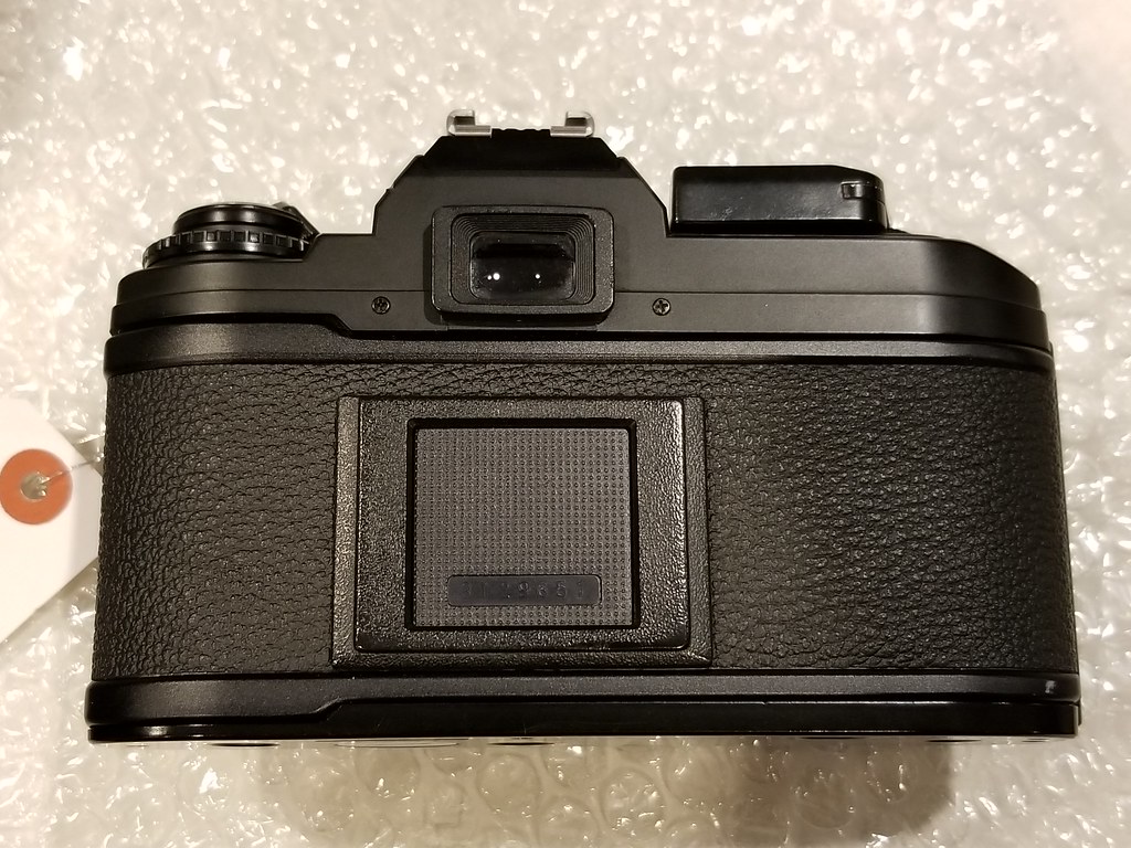 フィルムカメラ32台目】リトルニコン3兄弟のNIKON FG-20を世界のカメラ