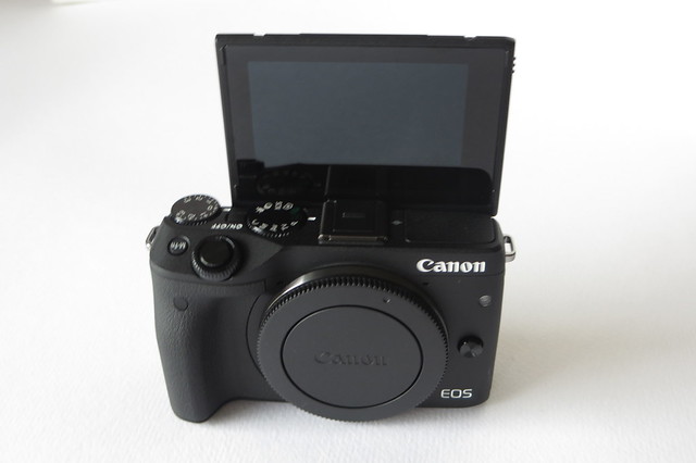 ミラーレス Canon EOS M3 を購入！レンズ3本で1kgの軽さは普段使いに