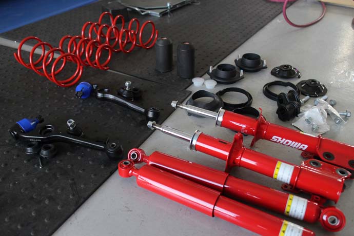 コペン L880KにSHOWAの足回りとロアアーム等の交換 - カー用品持込