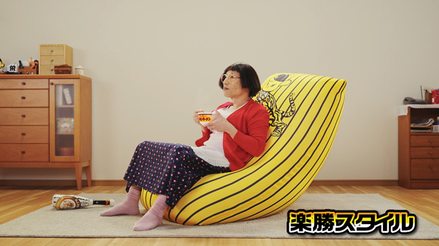 すっちーが自宅で全力応援／日清食品 | フードウイークリーWEB｜週刊食品