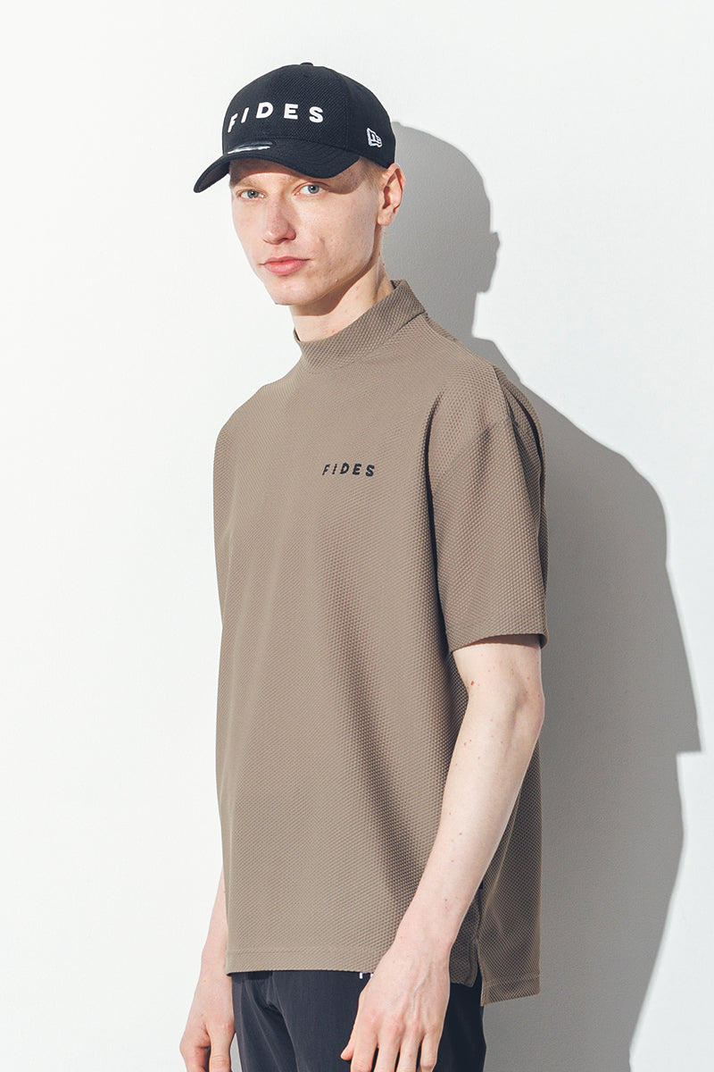 MESH TRICOT LOGO MOCK NECK S/S – FIDES