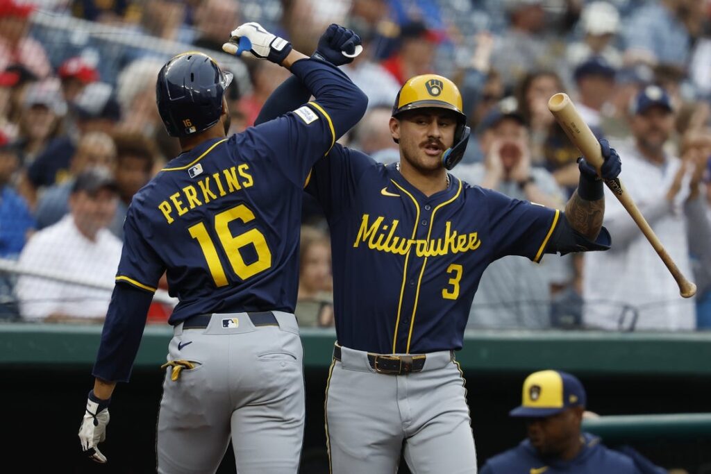 Milwaukee Brewers シルクタッチスロー 117×152センチ Milwaukee