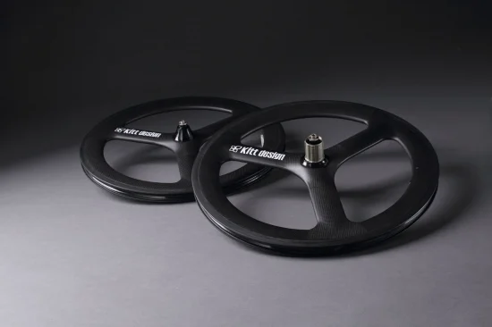 カッコ良いカスタムをしたい方は、キットデザインのカーボンバトン