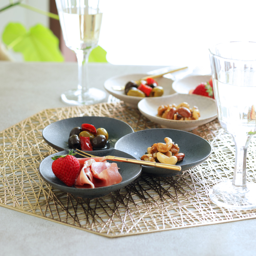 サンドブラック3つ仕切りプレート | お洒落な食器の卸仕入れならNEXtyle