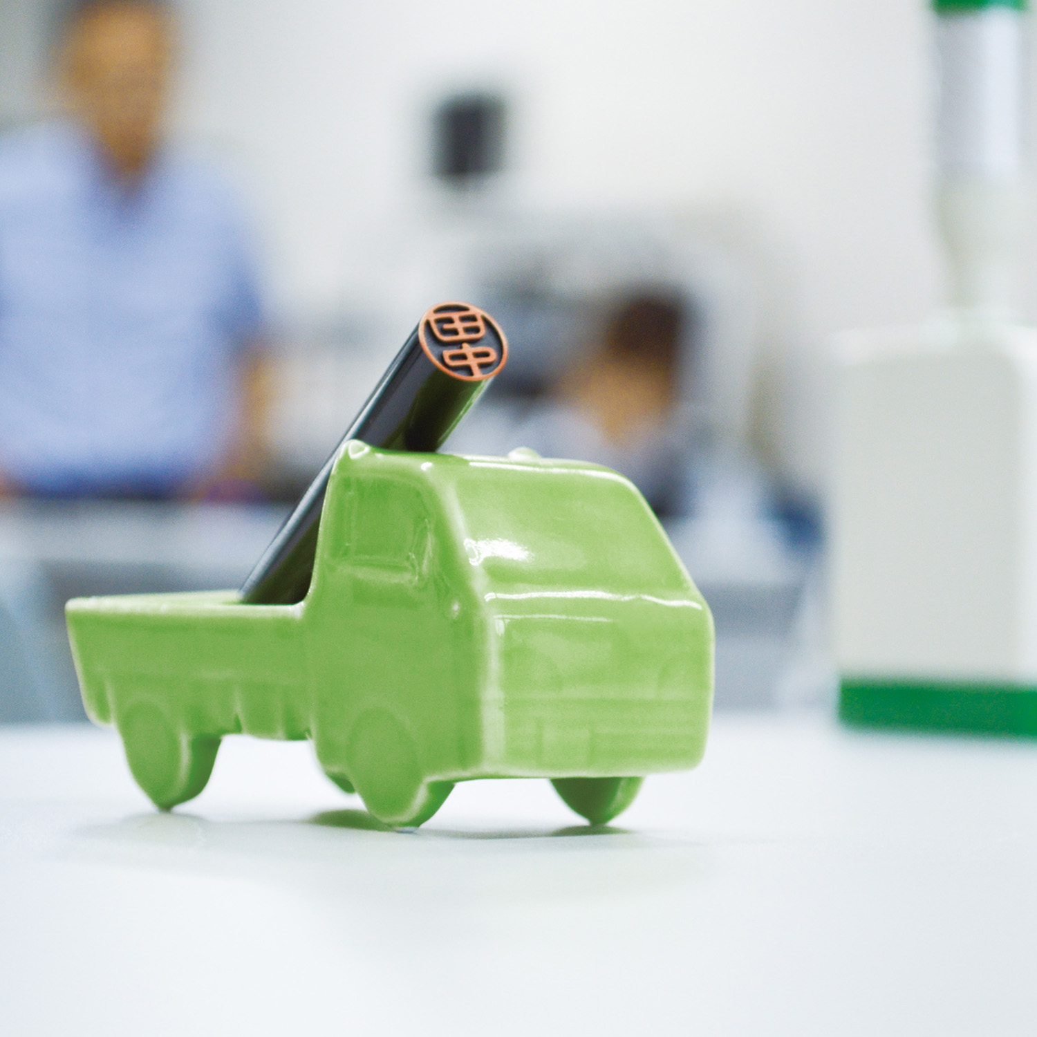 The Porcelains｜陶器の軽トラ｜西海陶器 | SAIKAI B-SHOP｜西海陶器