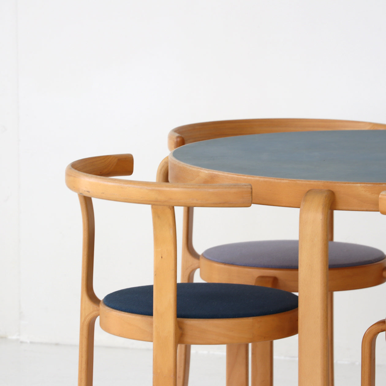 Dining table&Chair set / Magnus Olesen – FILM