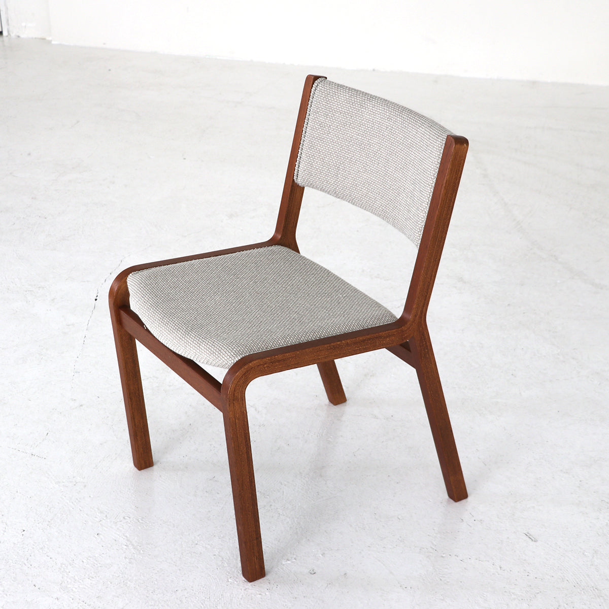 Dining chair / Magnus Olesen – FILM