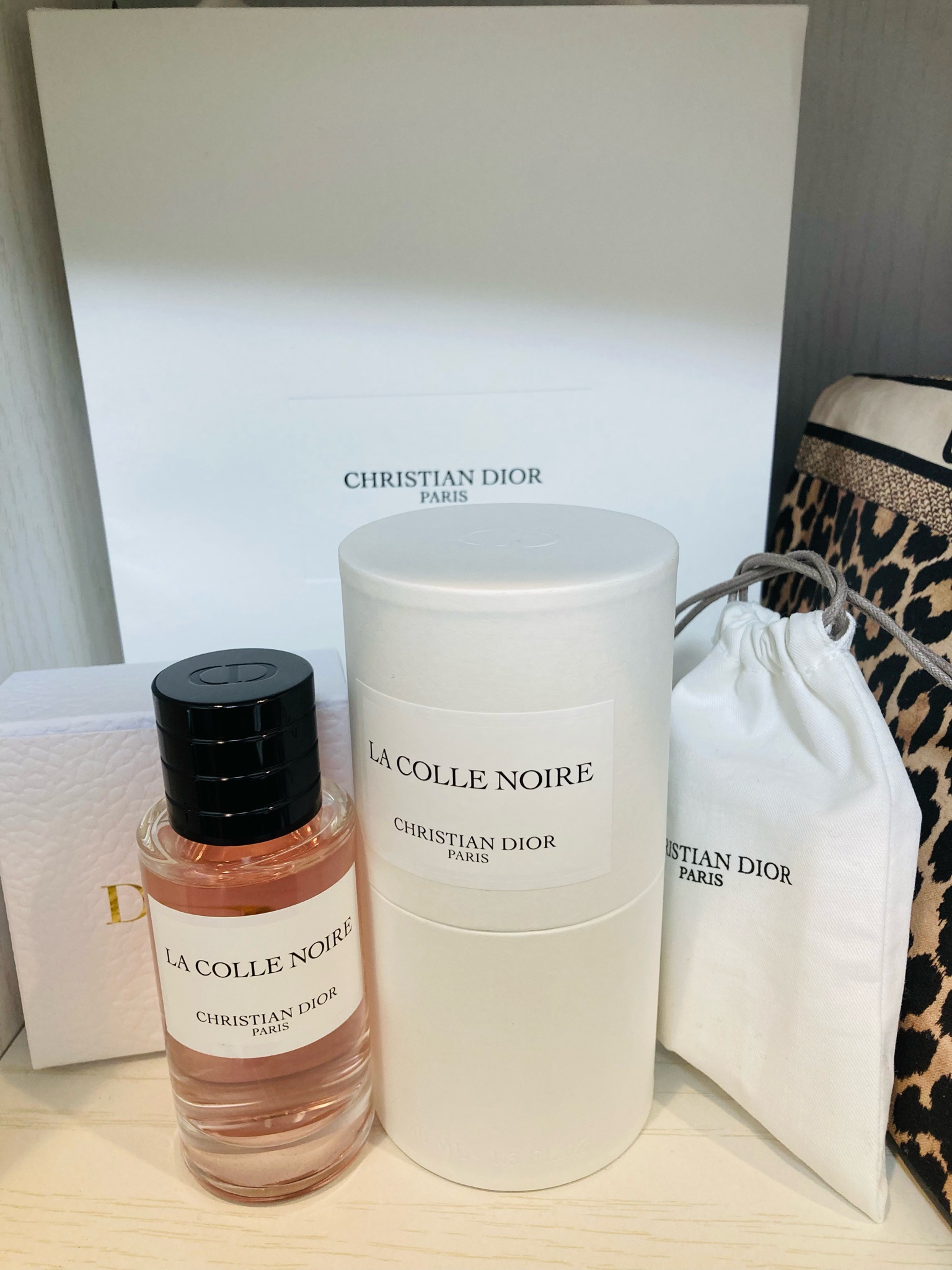 ディオール / ラ コル ノワール オードゥ パルファンの公式商品情報