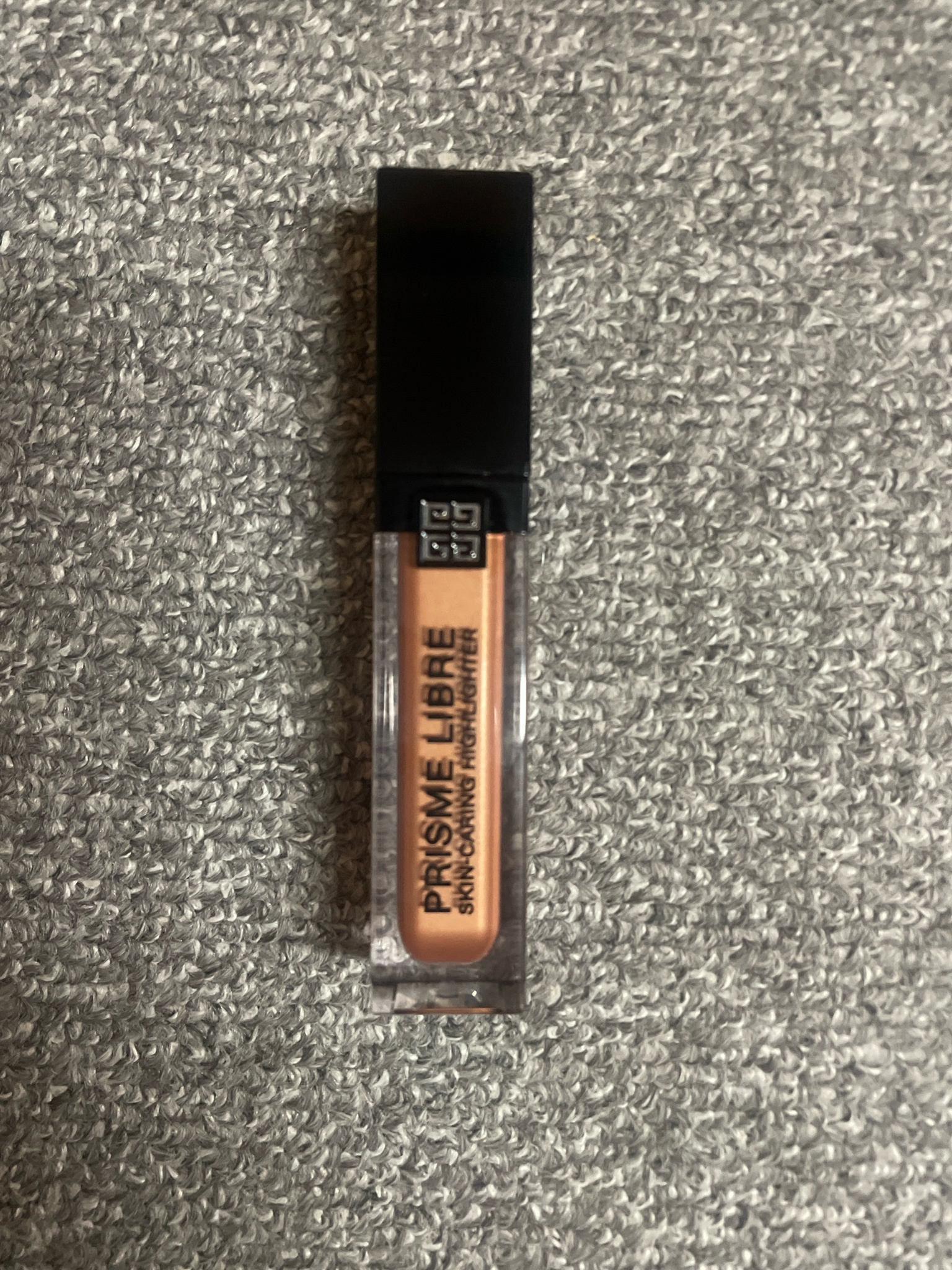 ジバンシイ / プリズム・リーブル・ スキンケアリング・ハイライターの