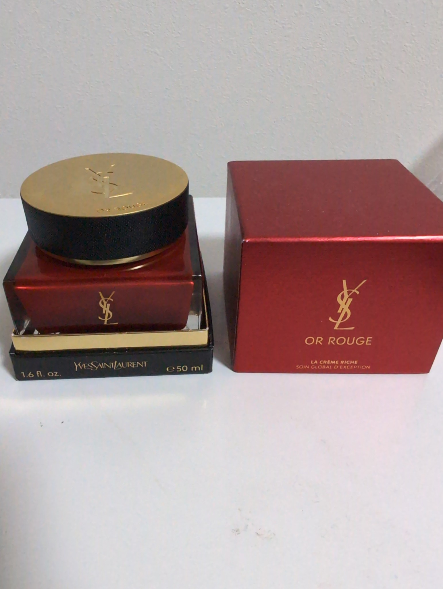 イヴ・サンローラン / オールージュ ラ クレーム エサンシエルの公式