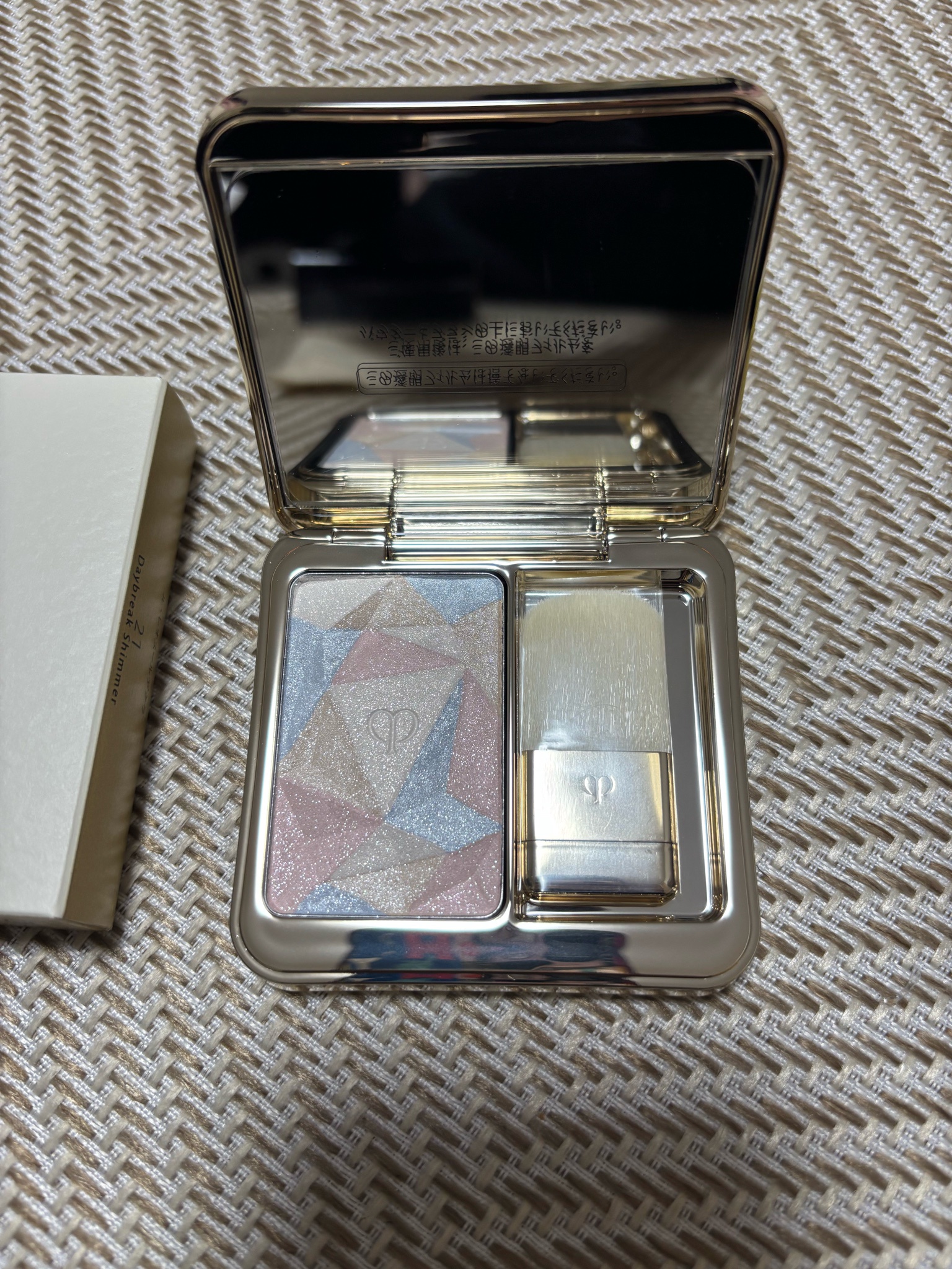 クレ・ド・ポー ボーテ / ル・レオスールデクラ 21 Daybreak Shimmer