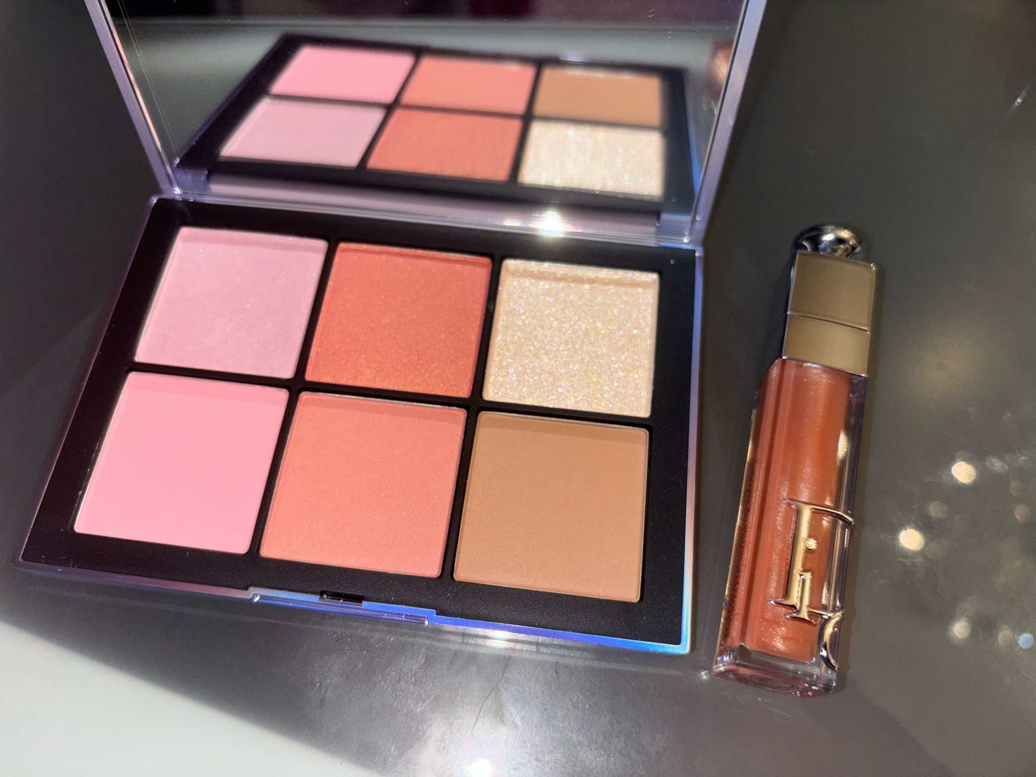 NARS / エシリアル オーラ ブラッシュパレット ライトスピードの公式