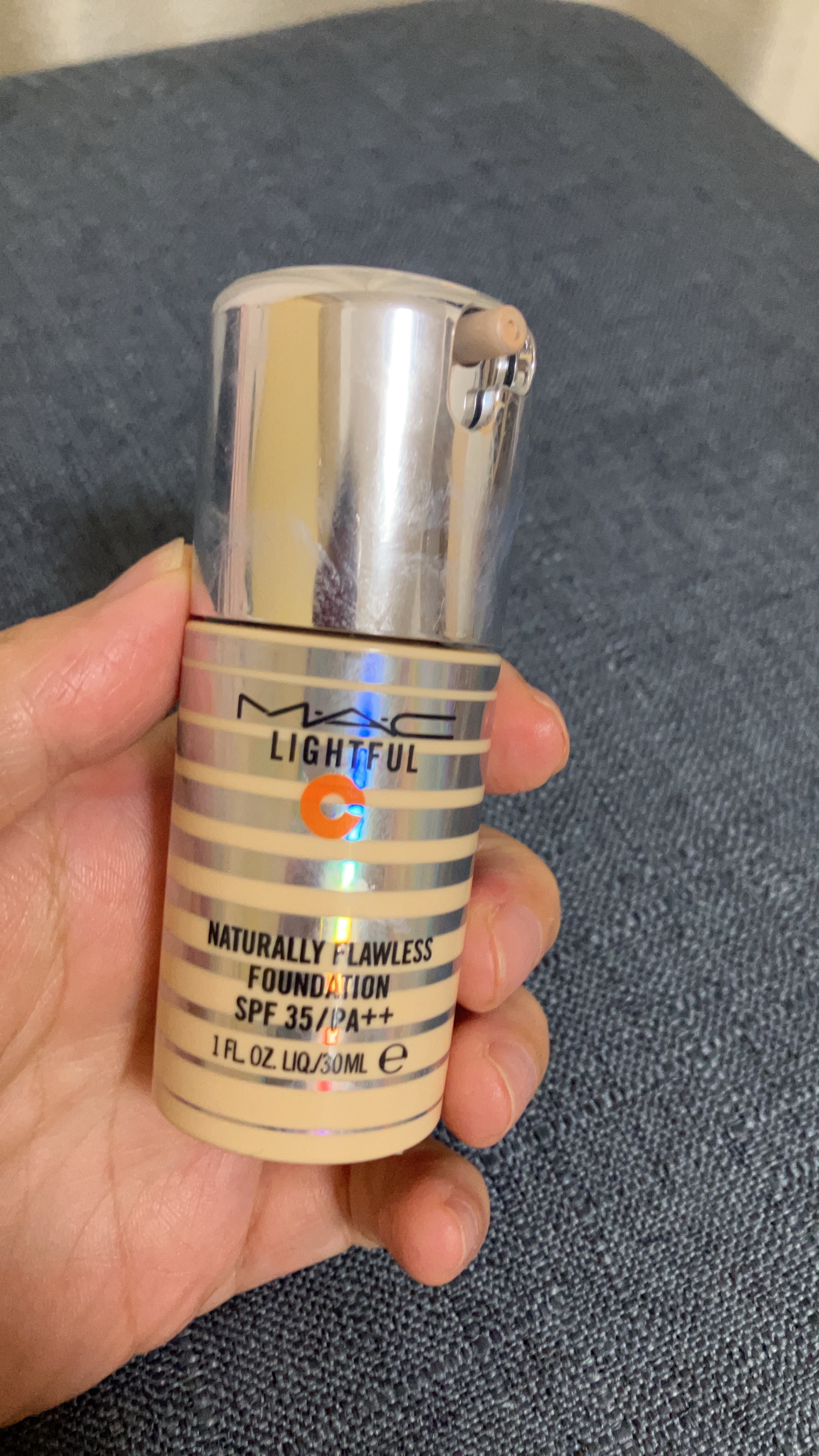 M・A・C / ライトフル C+ ナチュラリー フローレス SPF 35