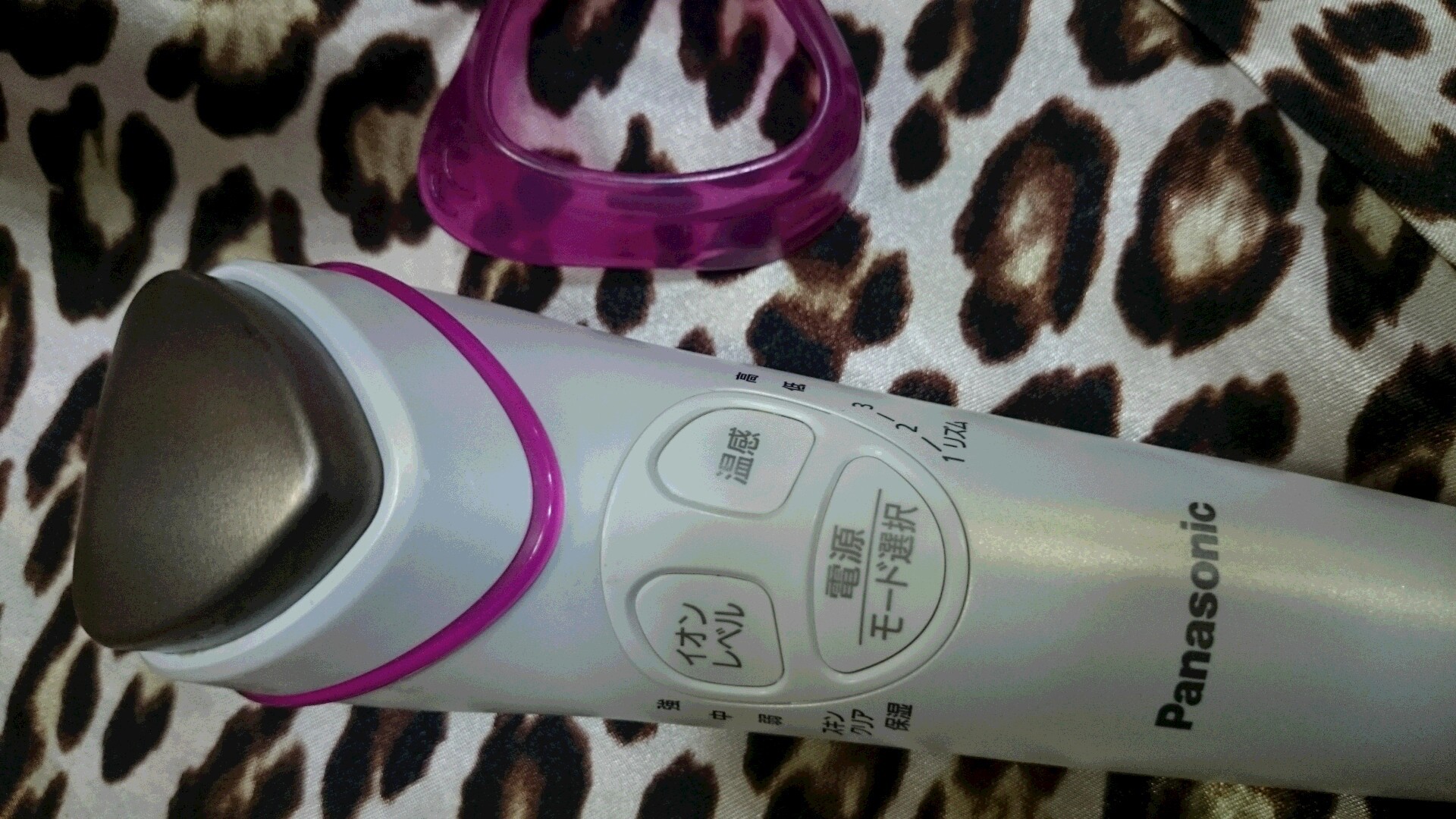 Panasonic / イオンエフェクター EH-ST51の公式商品情報｜美容・化粧品