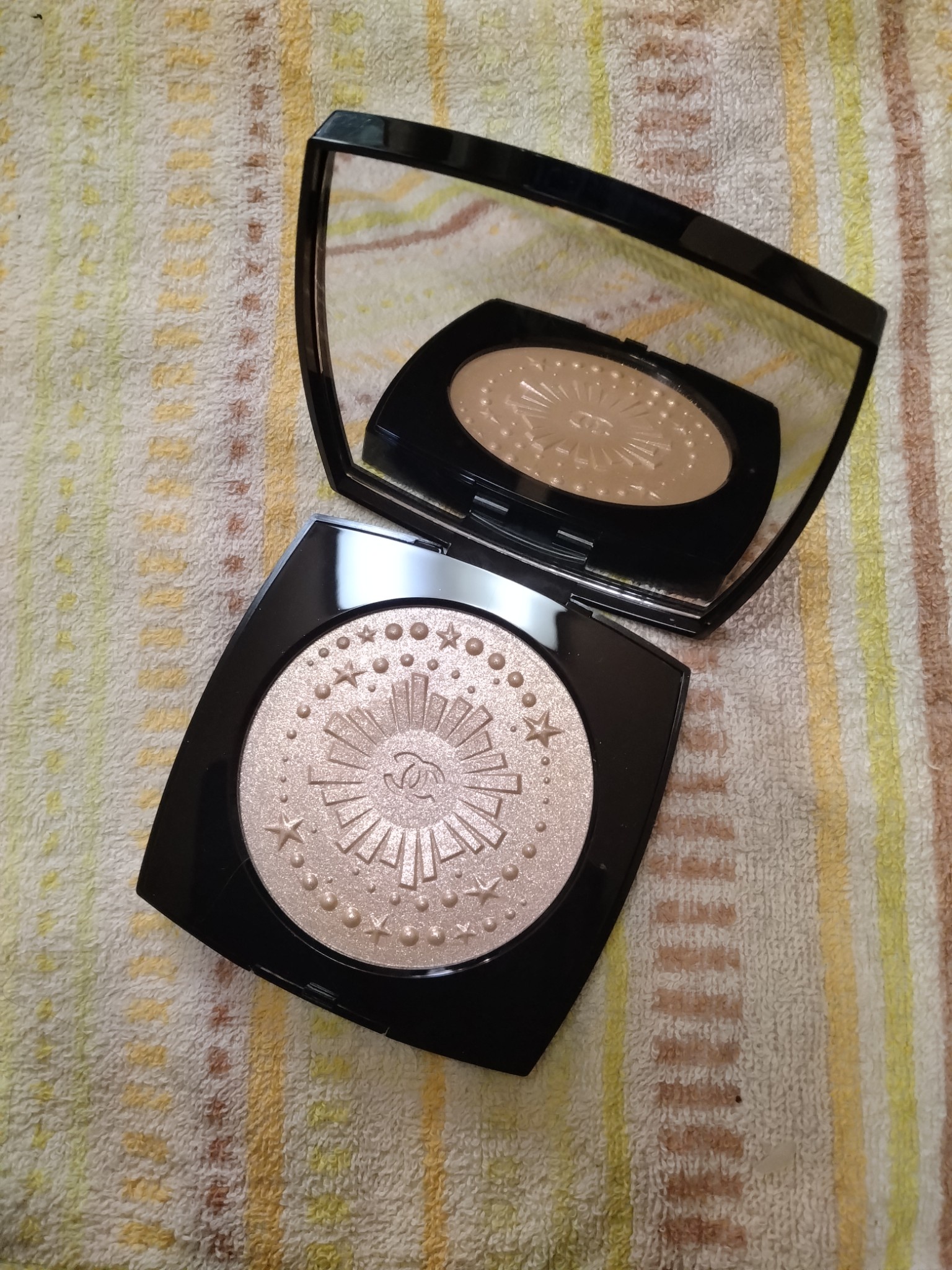 シャネル / ダイヤモンド ダスト ドゥ シャネルの公式商品情報｜美容