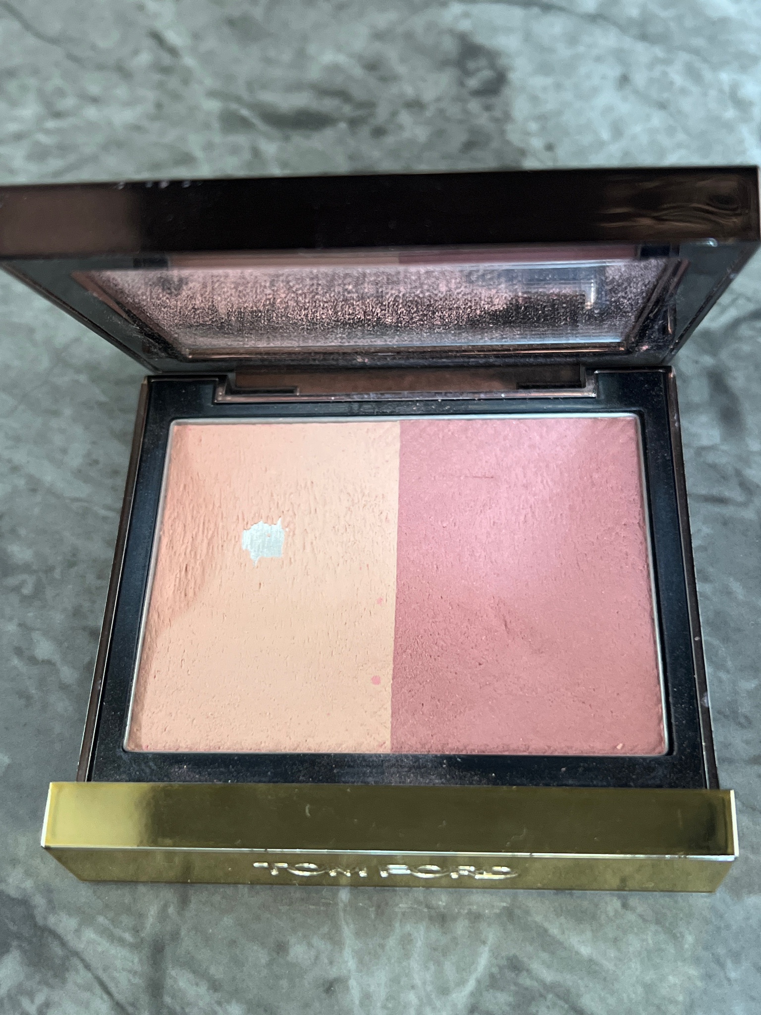 トム フォード ビューティ / シェイド アンド イルミネイト ブラッシュ