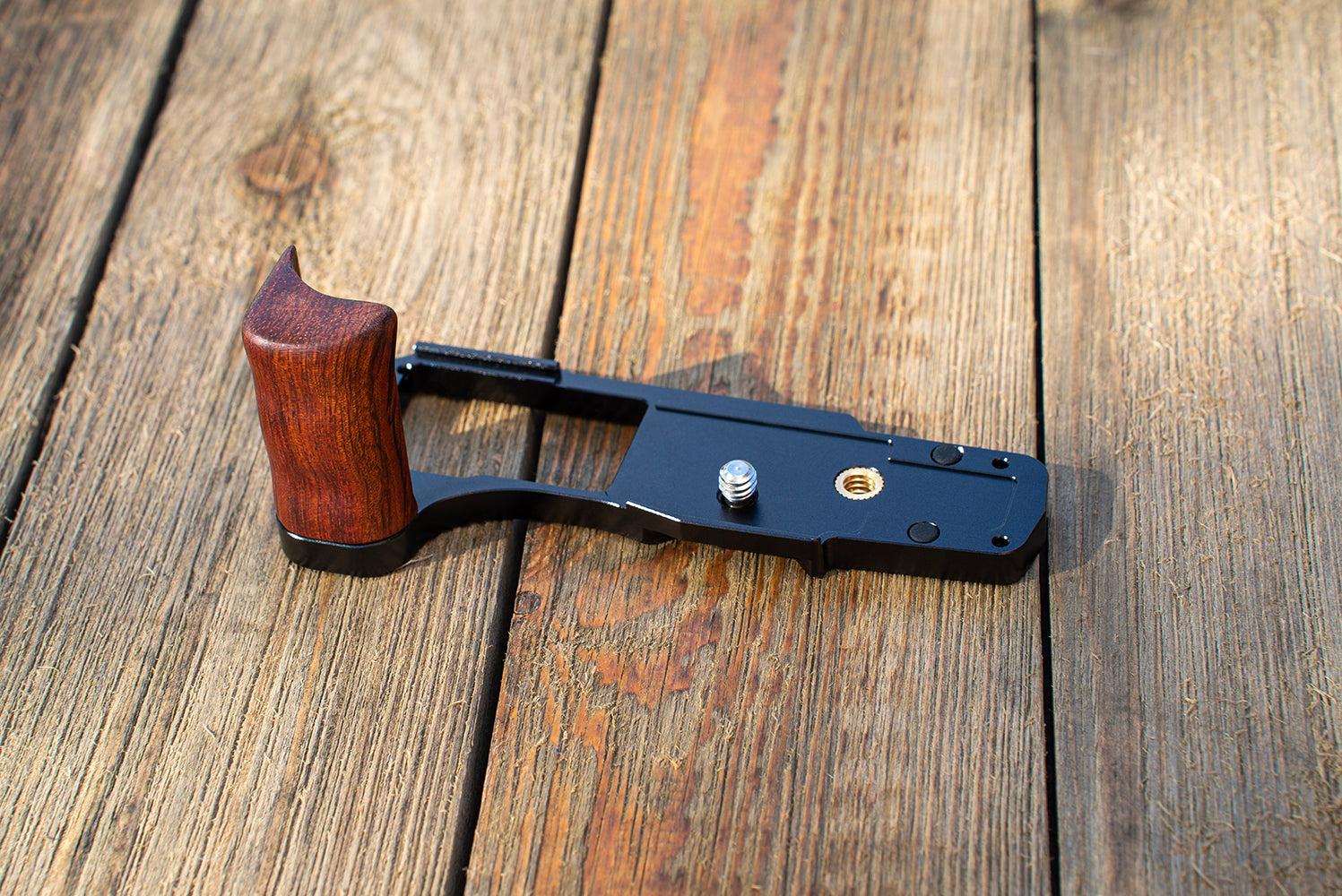 DLX Metal Grip f/ Olympus OM-D E-M10 Mk IV Camera w/ Battery